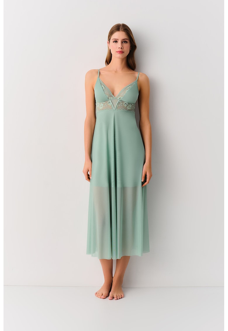 Neglijeu cu decolteu in V si insertii de dantela cu model floral