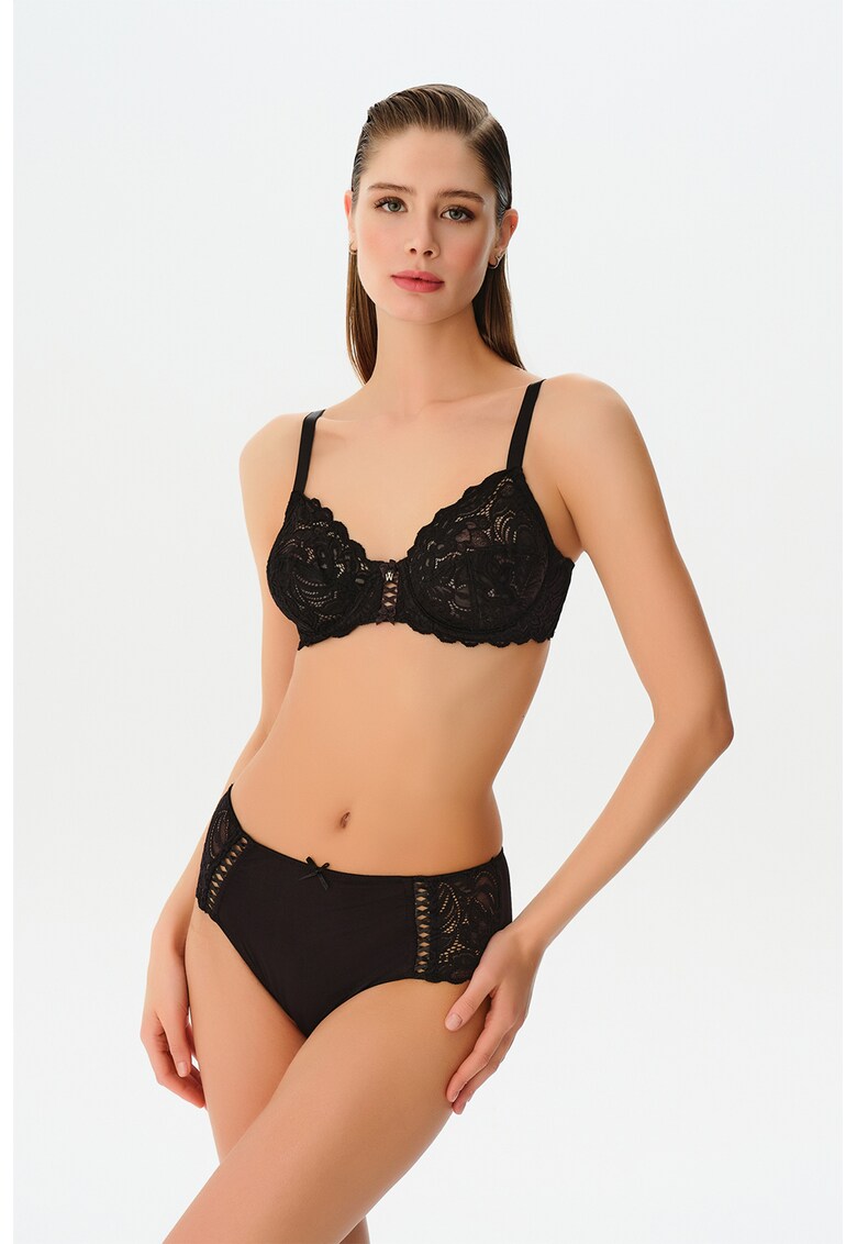 Chiloti cu talie inalta si insertii din dantela