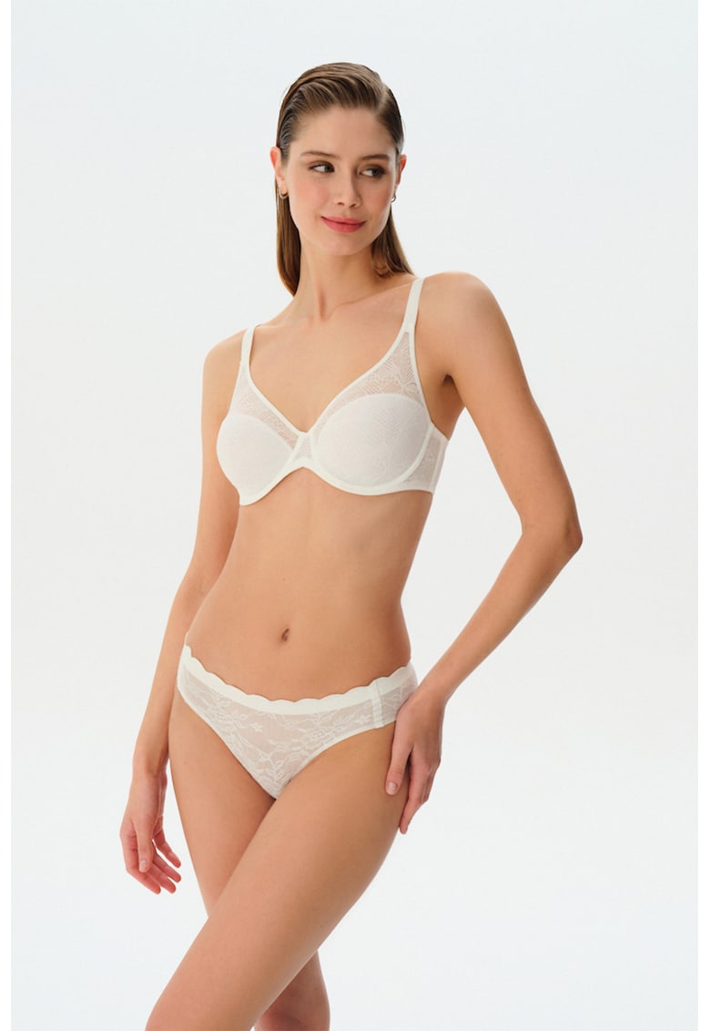 Sutien din dantela cu sustinere metalica