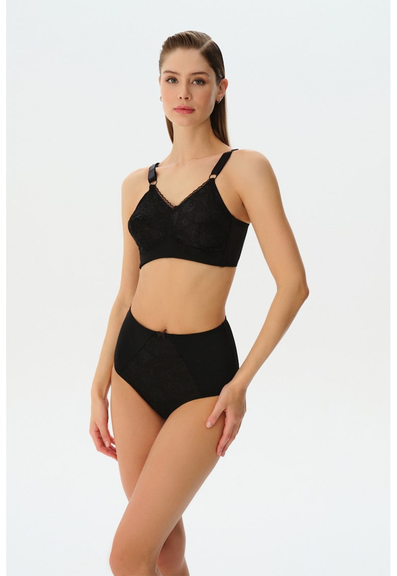 Chiloti cu insertii din dantela