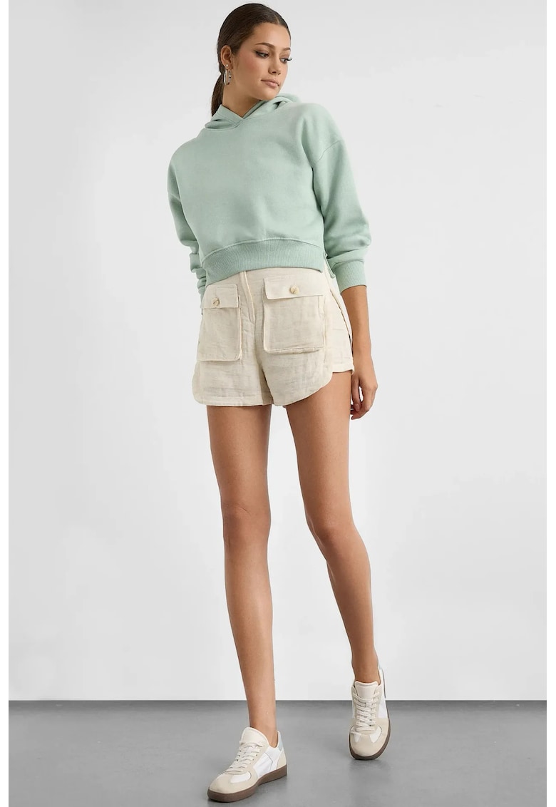 Pantaloni scurti dama - cu buzunare aplicate - poliester - crem