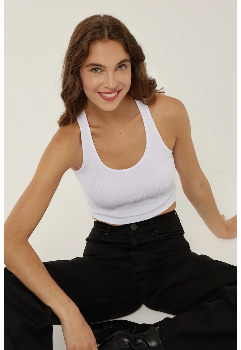 Top scurt - cu decolteu halter - nervuri - alb - jerseu