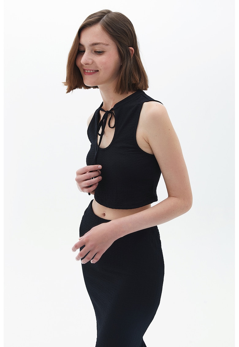 Top crop cu prindere cu snur