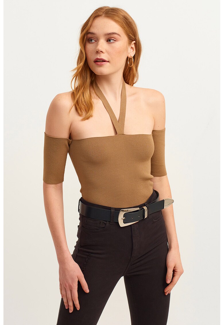 Bluza cu decolteu pe umeri