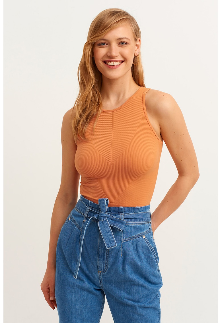 Top crop cu bretele late