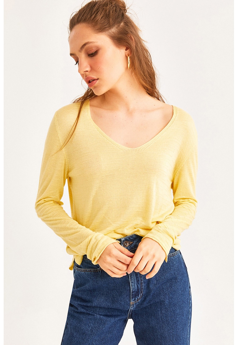 Bluza lejera cu decolteu in V
