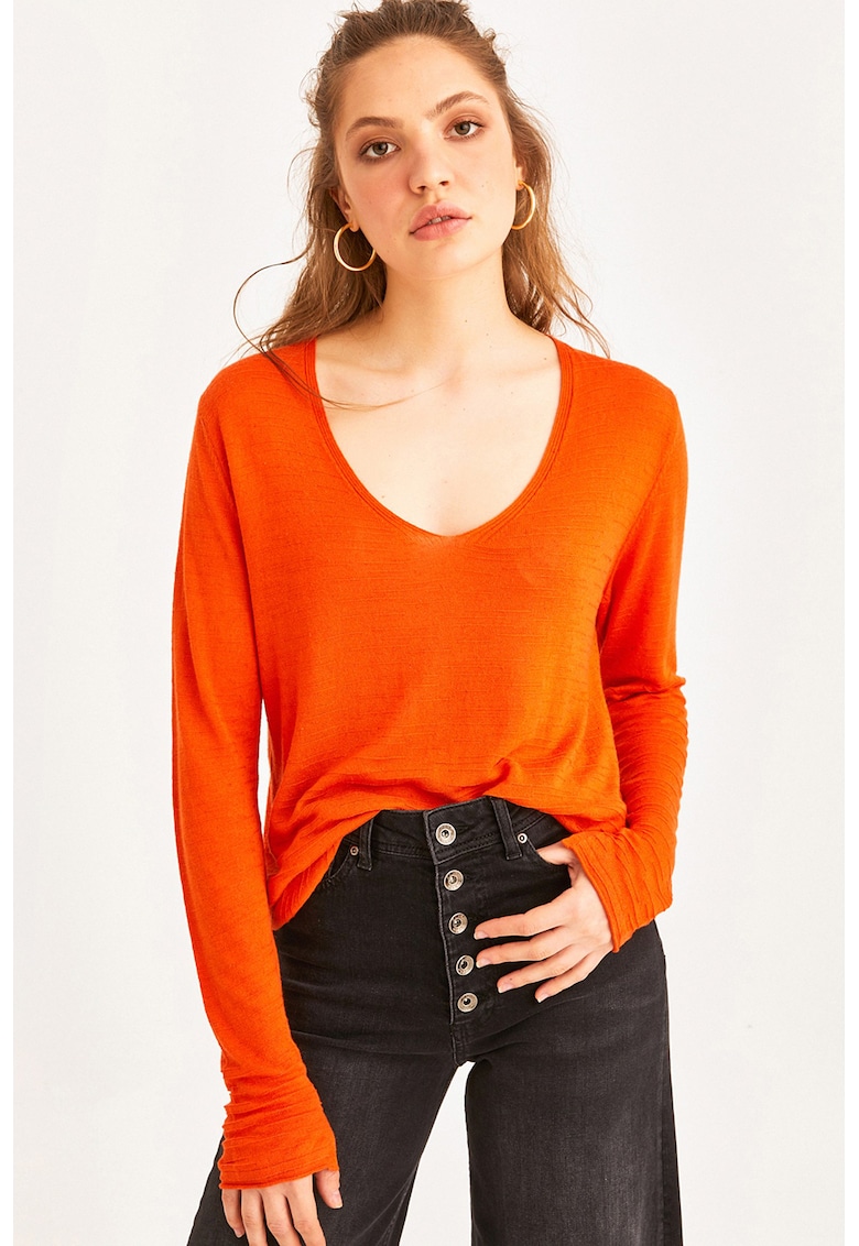 Bluza lejera cu decolteu in V