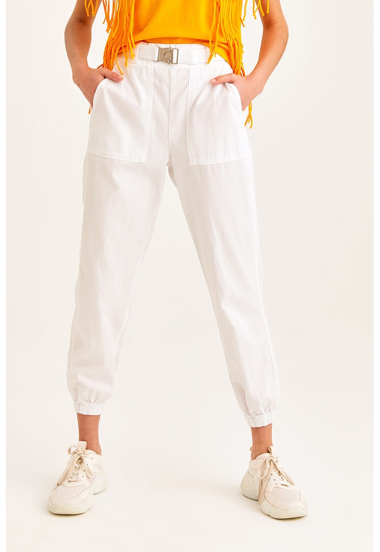 Pantaloni crop cu buzunare laterale