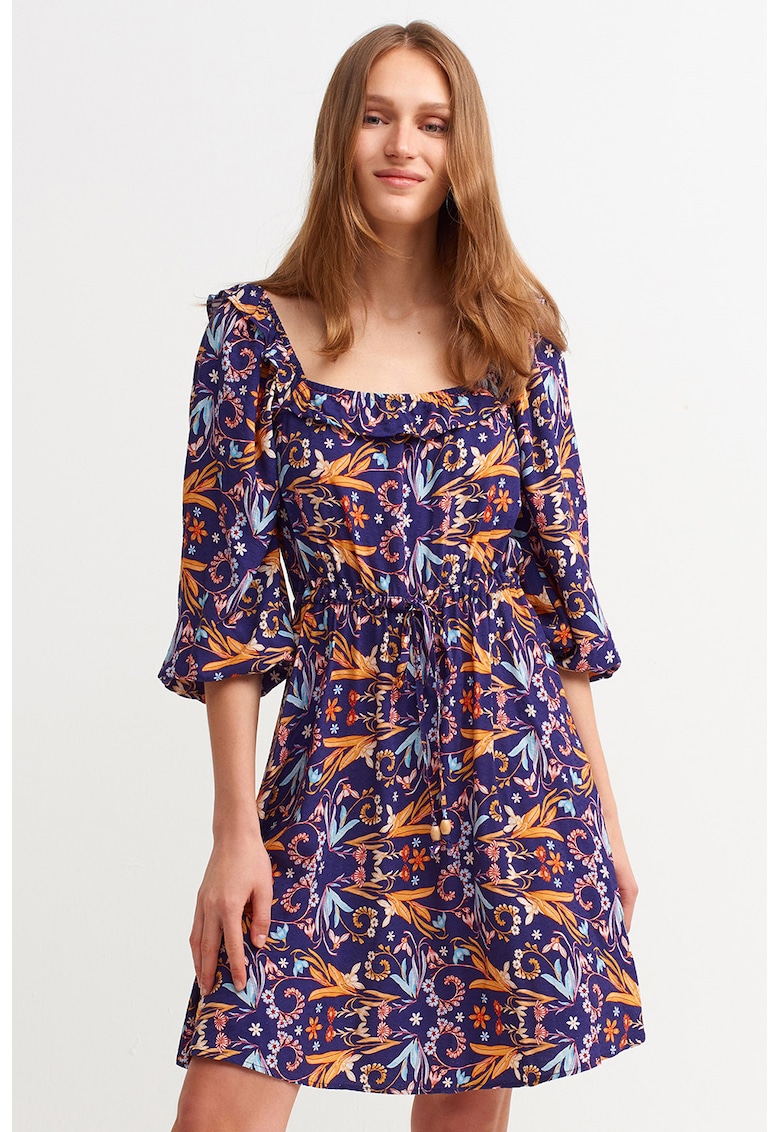 Rochie evazata cu model