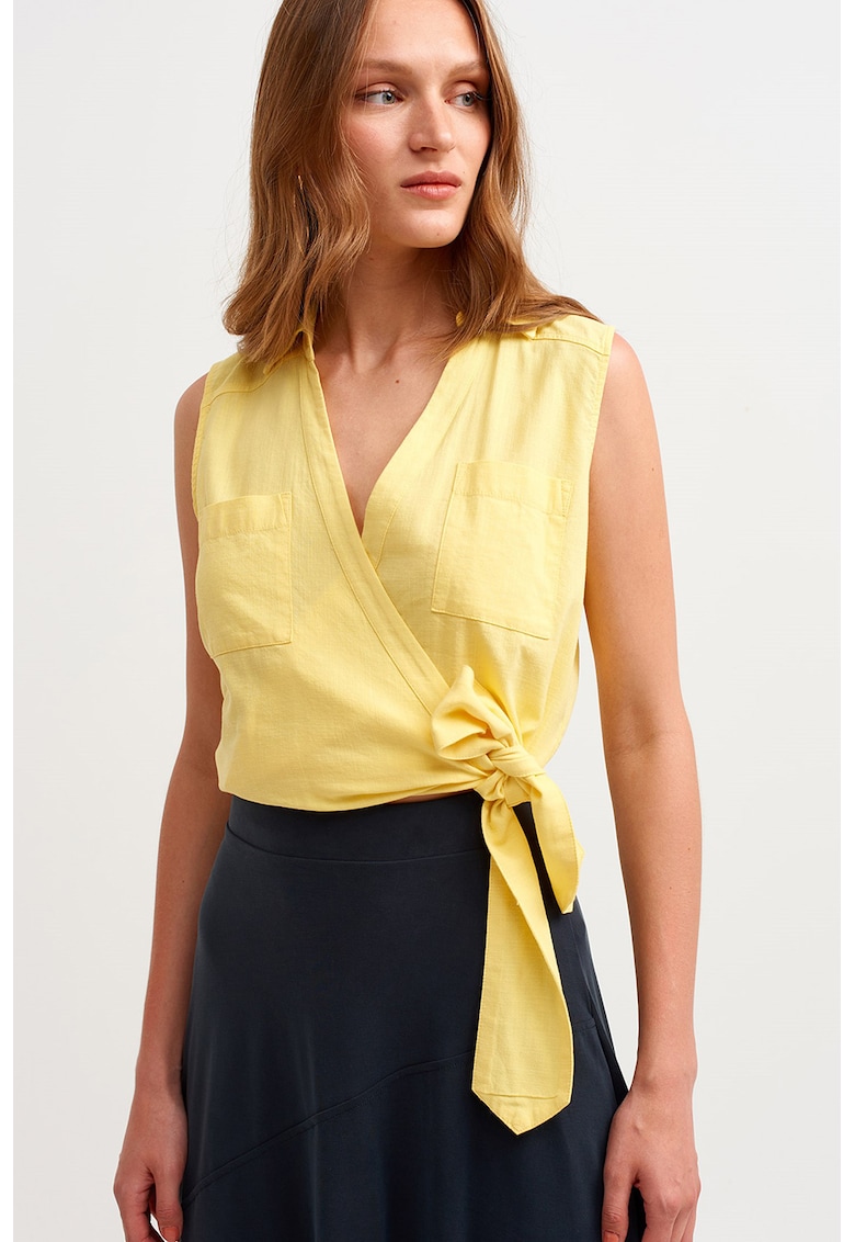 Camasa fara maneci cu decolteu in V