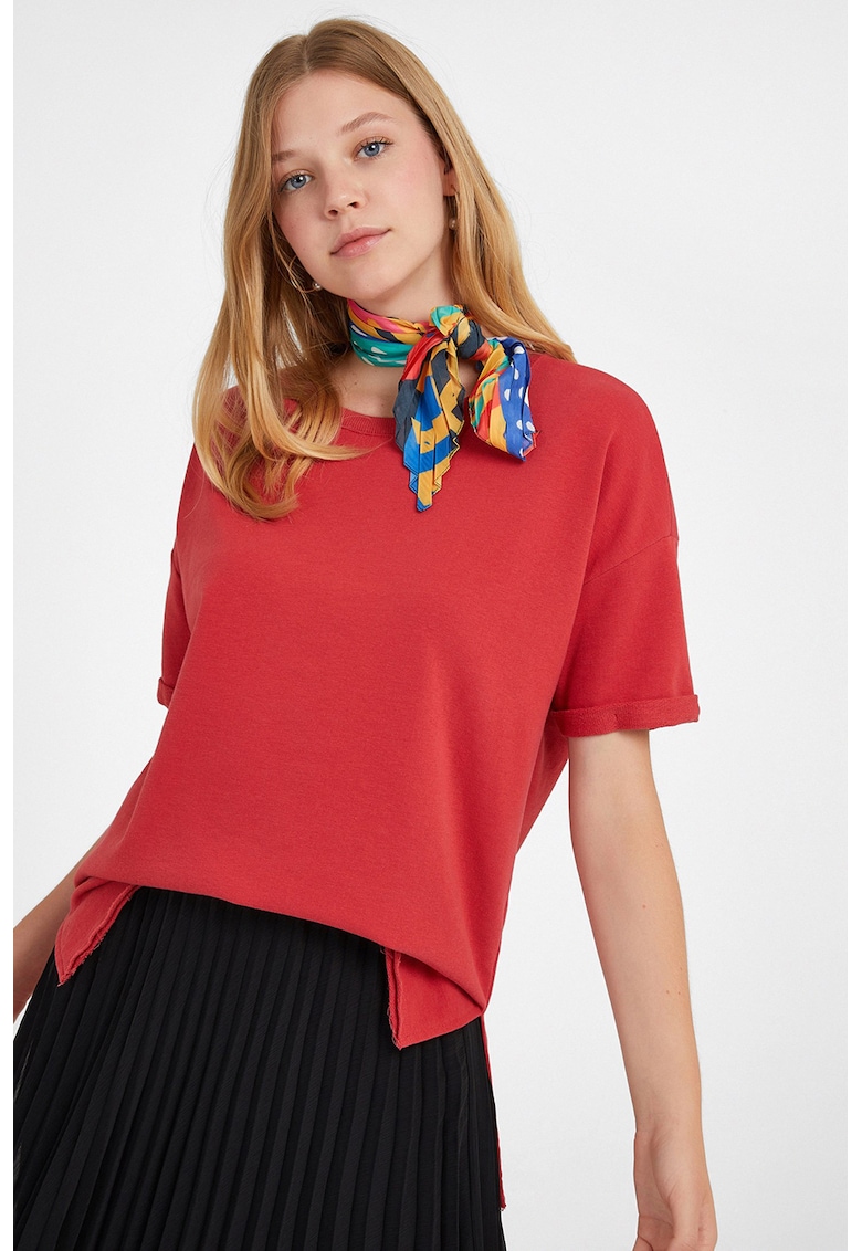 Tricou lejer cu terminatie asimetrica Tricou lejer cu terminatie asimetrica