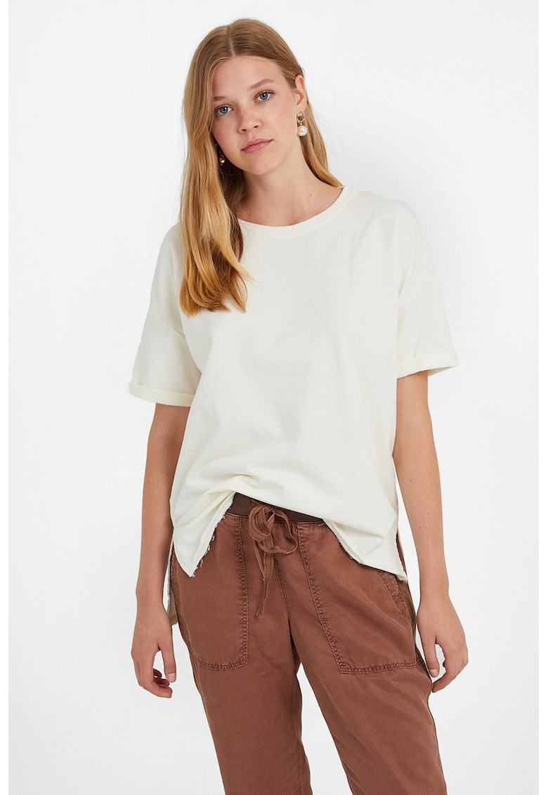 Tricou lejer cu terminatie asimetrica Tricou lejer cu terminatie asimetrica