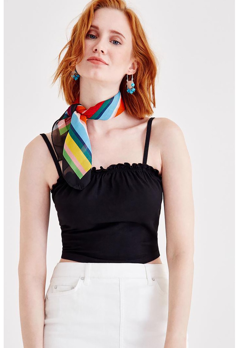 Top cu detalii cu fronseuri