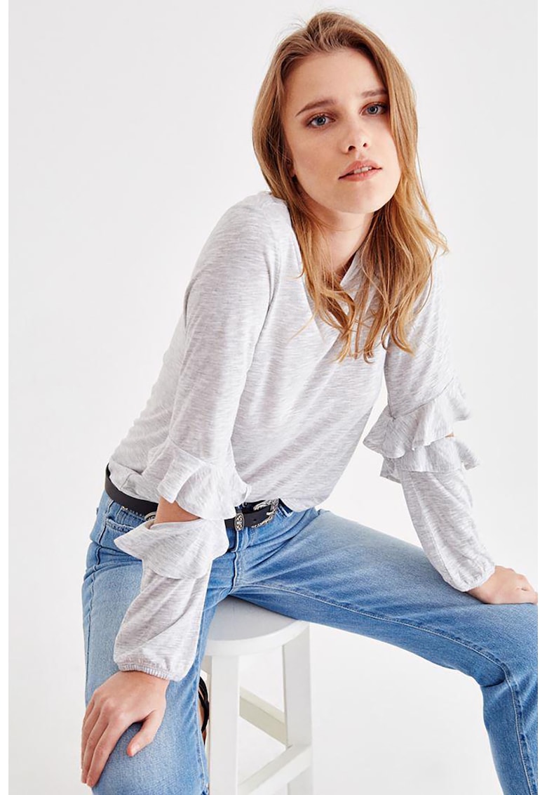 Bluza cu decupaje la nivelul coatelor