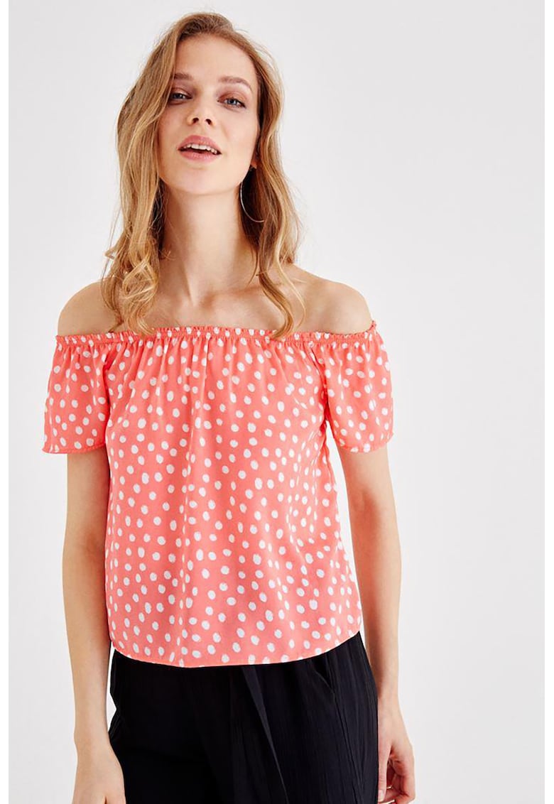 Tricou cu buline si decupaj pe umeri