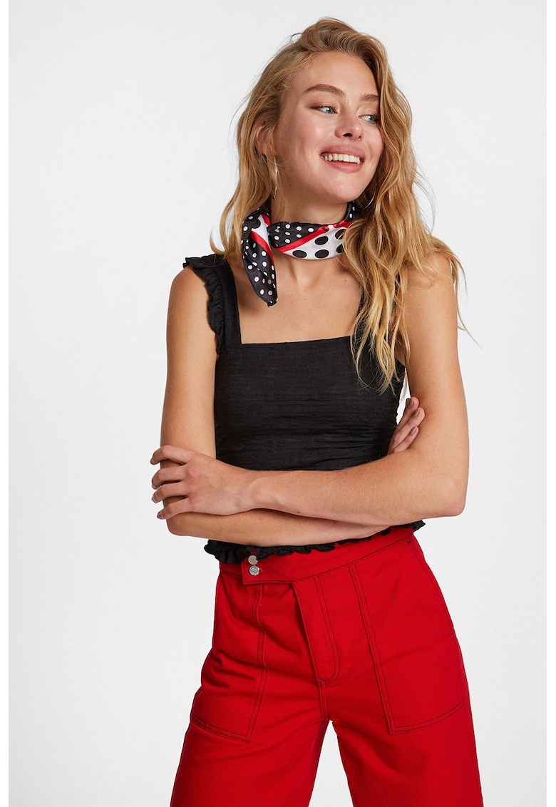 Top cu detalii cu fronseuri si decolteu patrat