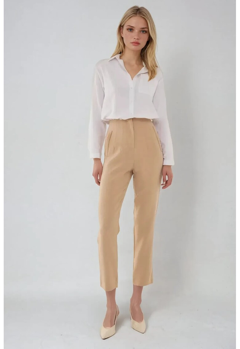 Pantaloni capri slim fit