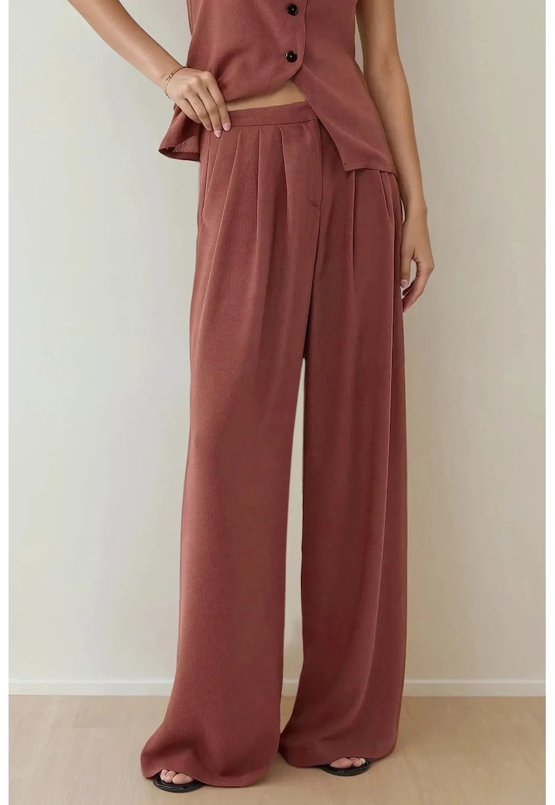 Pantaloni dama - palazzo - plisati - culoare maro - material textil