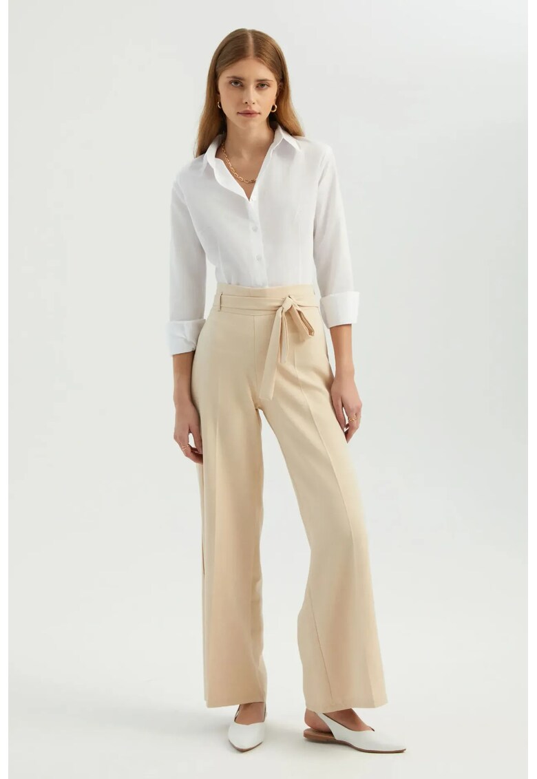Pantaloni evazați cu cordon