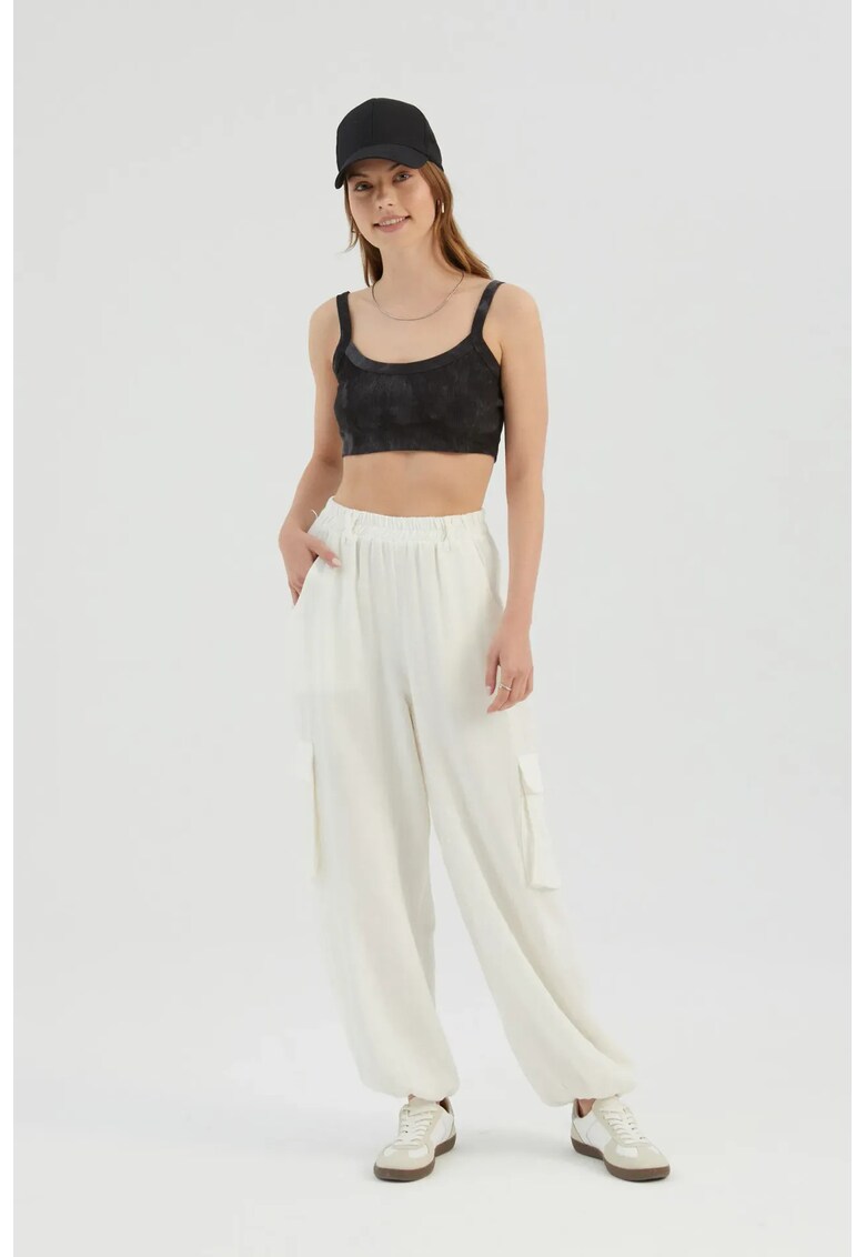 Pantaloni ampli cargo cu talie elastica