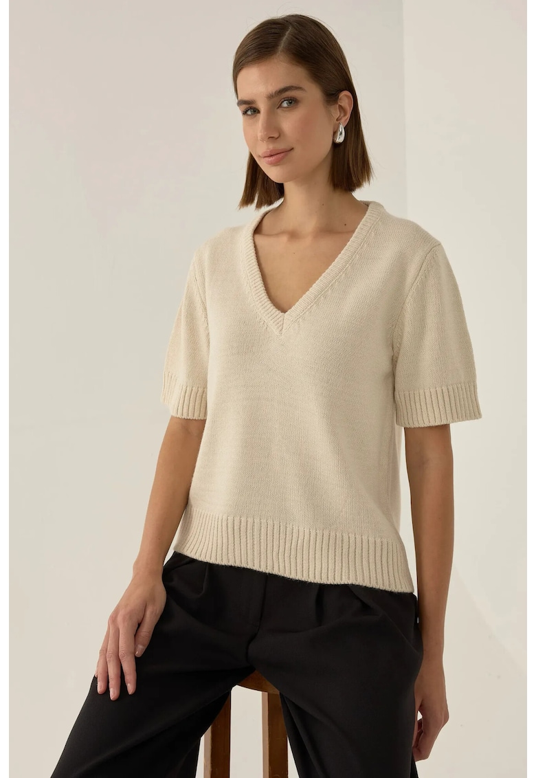 Pulover tricotat - maneca scurta - decolteu in V - natural - acril Pulover tricotat - maneca scurta - decolteu in V - natural - acril