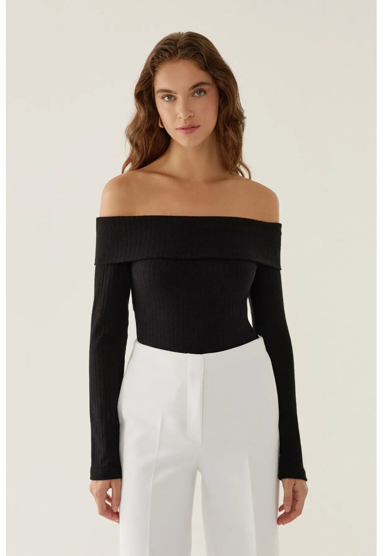 Bluza slim cu umerii goi