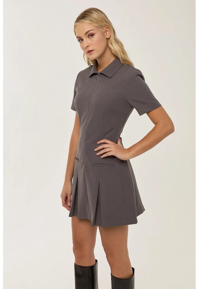 Rochie mini plisata cu guler polo