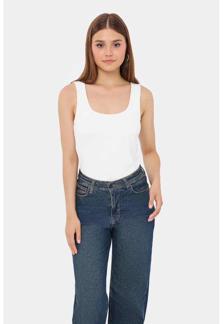 Maiou tesut - decolteu adanc - bej - amestec de elastan si poliamida