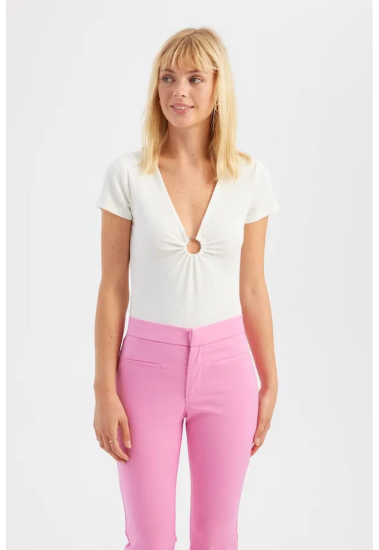 Top cu decolteu in V - maneca scurta - detaliu incretit - Alb - textil