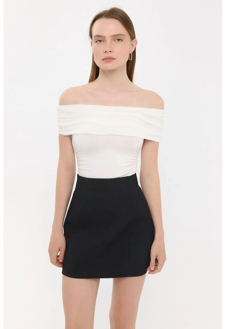 Top dama - mulat cu umeri goi - bej - bumbac