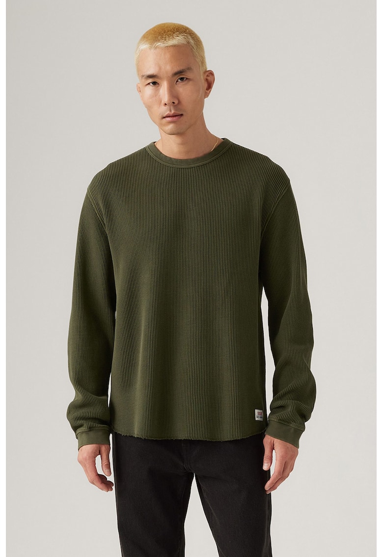 Bluza cu decolteu la baza gatului si maneci cazute