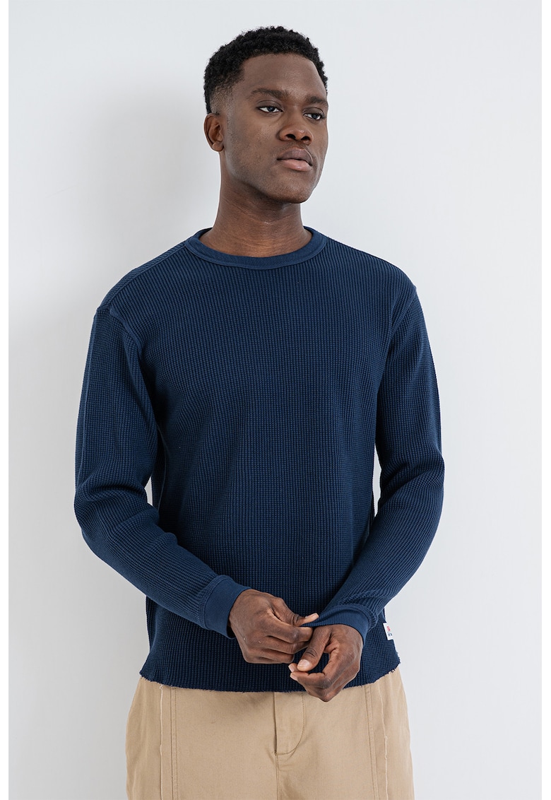 Bluza cu decolteu la baza gatului si maneci cazute