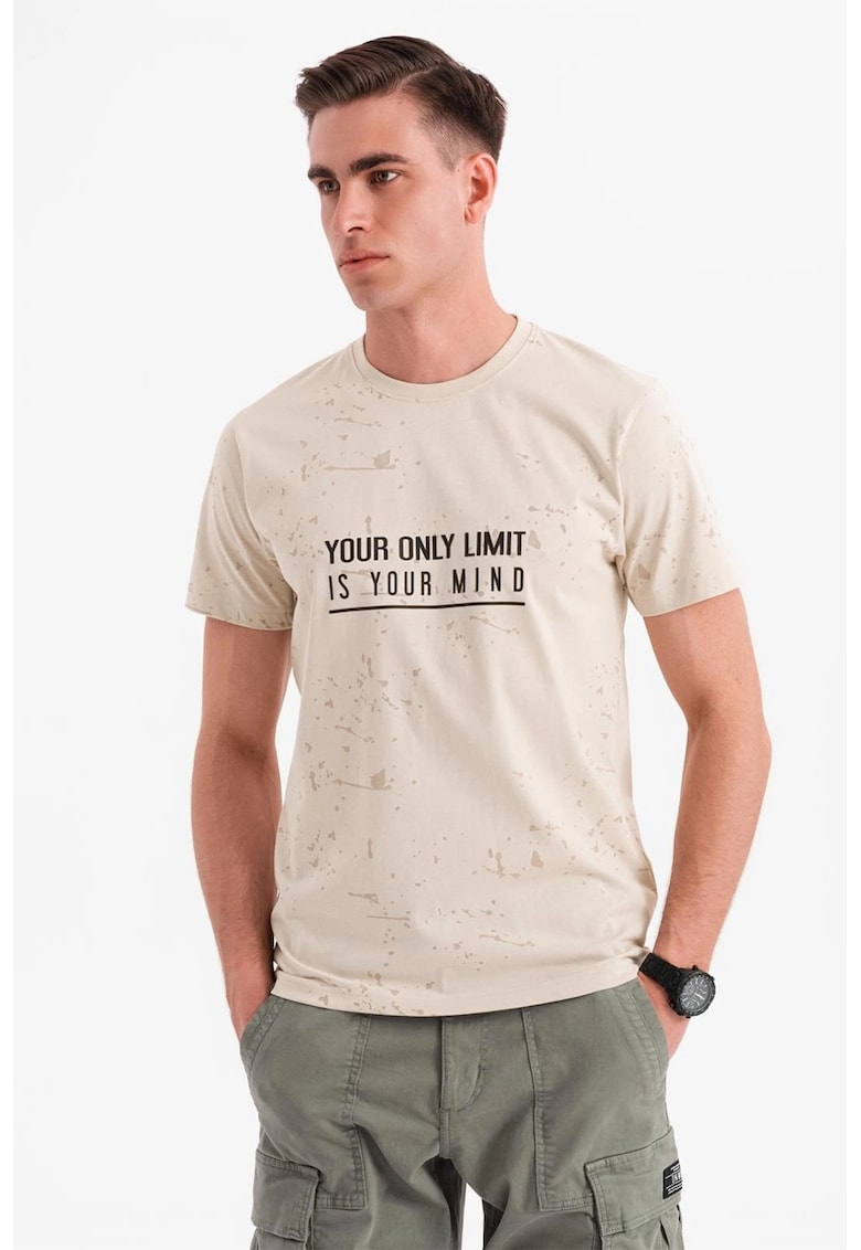 Tricou cu imprimeu si decolteu la baza gatului