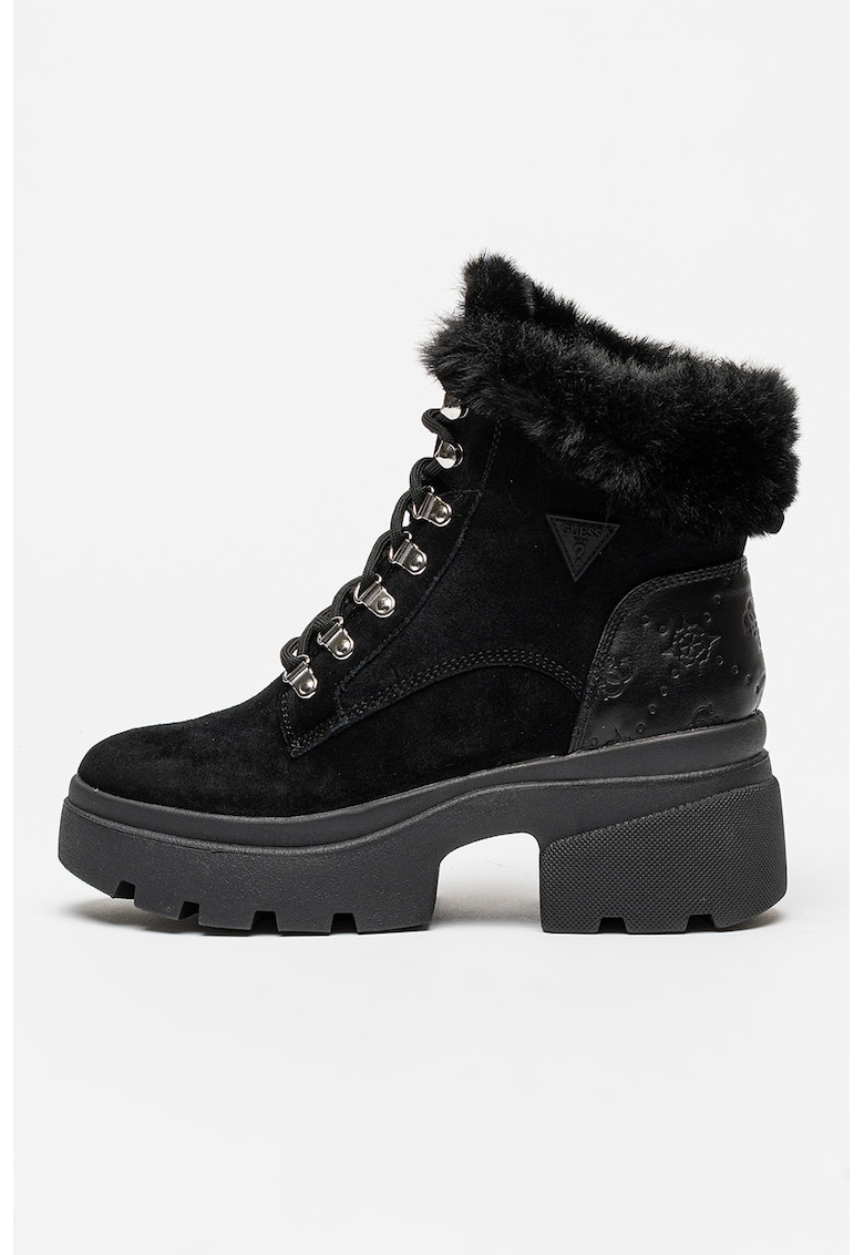 Ghete cu toc masiv si mongrama