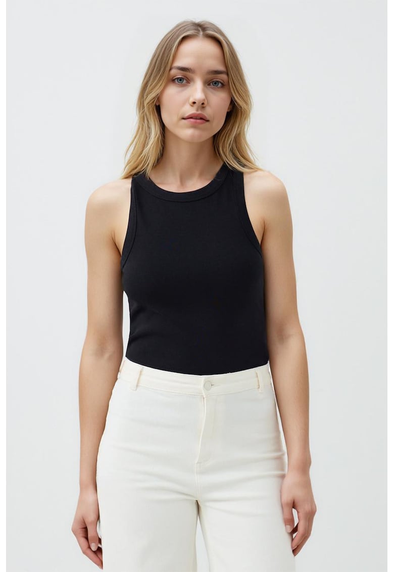Top uni cu decolteu la baza gatului - Negru