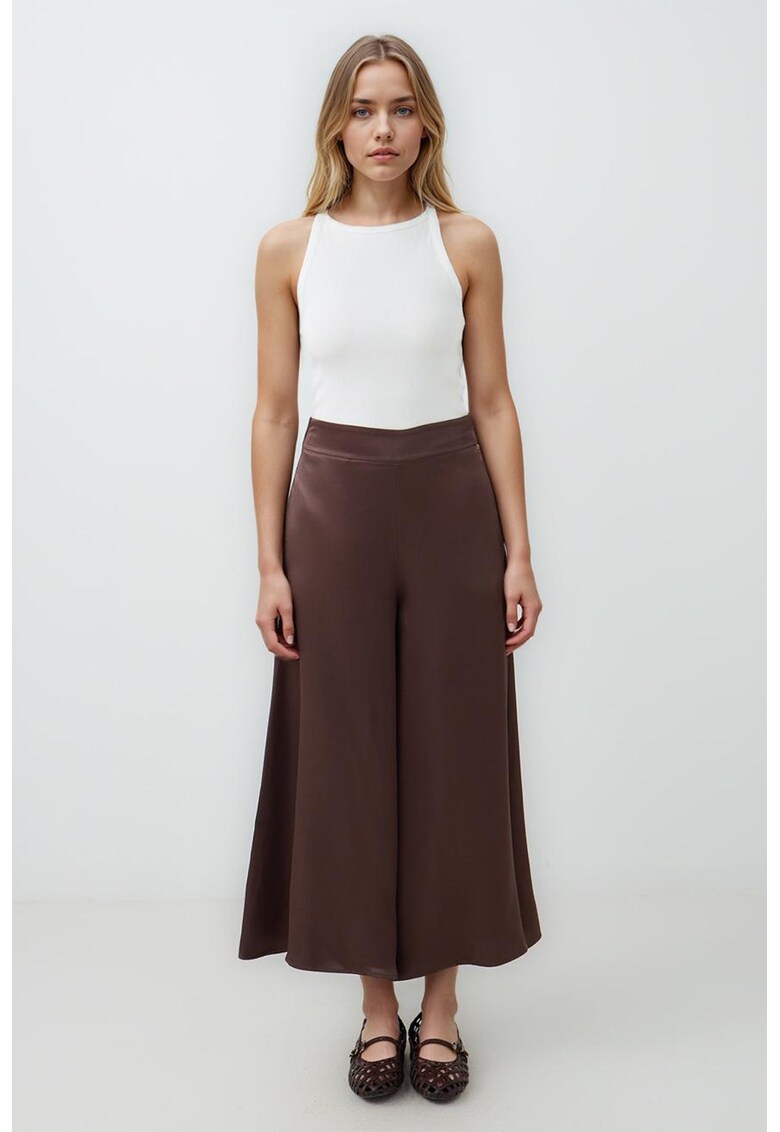 Pantaloni crop cu croiala ampla - Maro