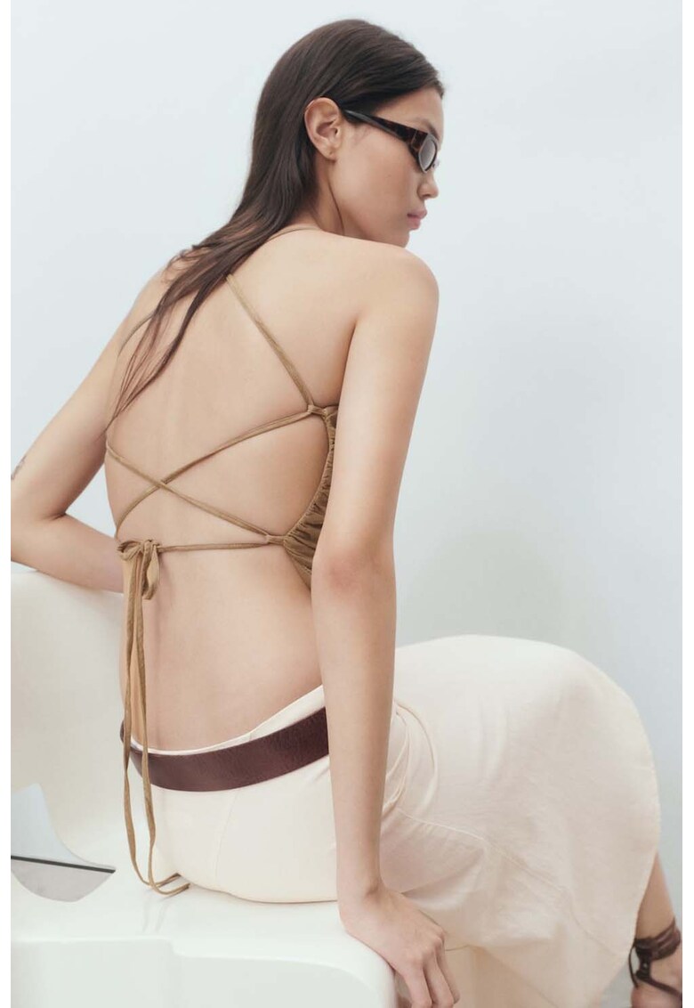 Top de in si bumbac cu spate decupat