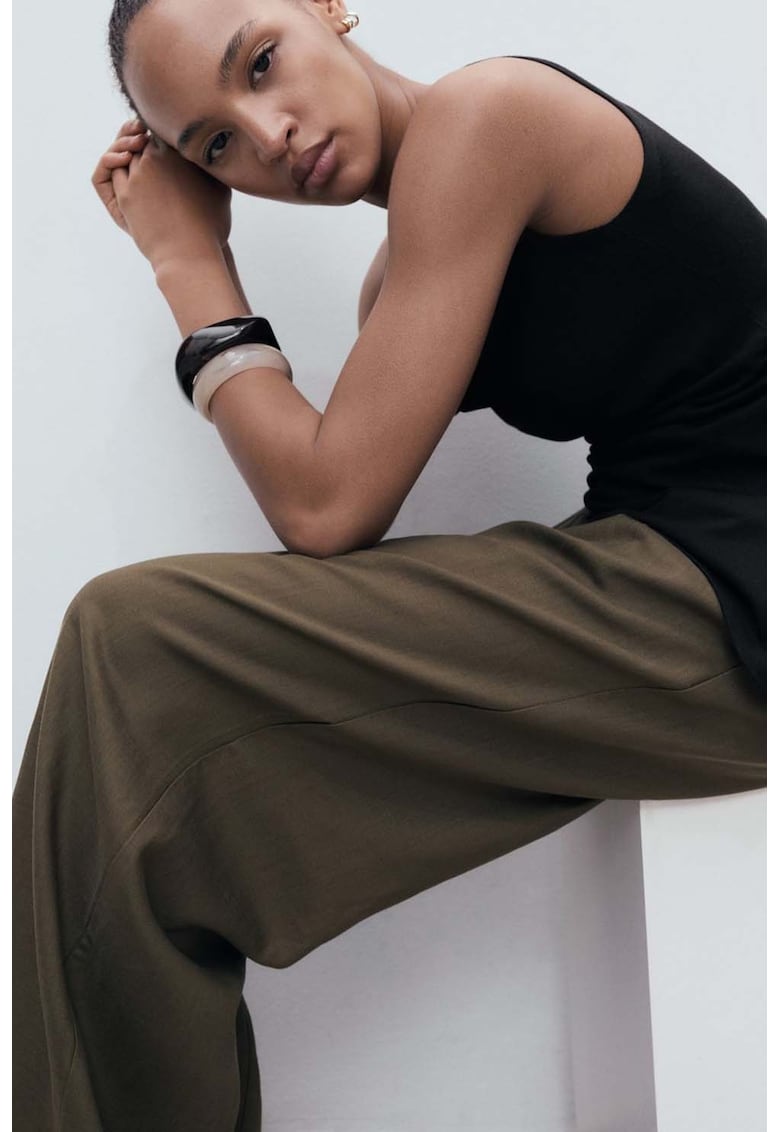 Top uni cu decolteu la baza gatului - Negru