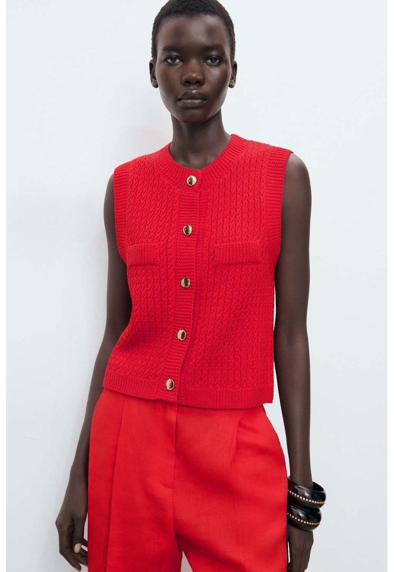 Vesta tricotata cu nasturi