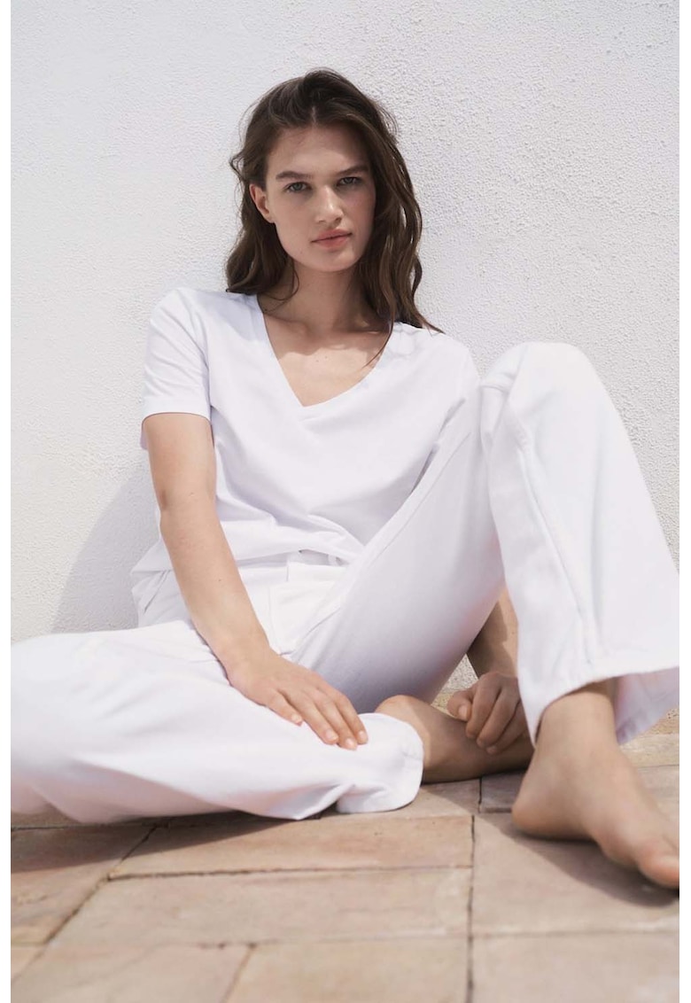 Tricou lejer cu decolteu in V - Alb