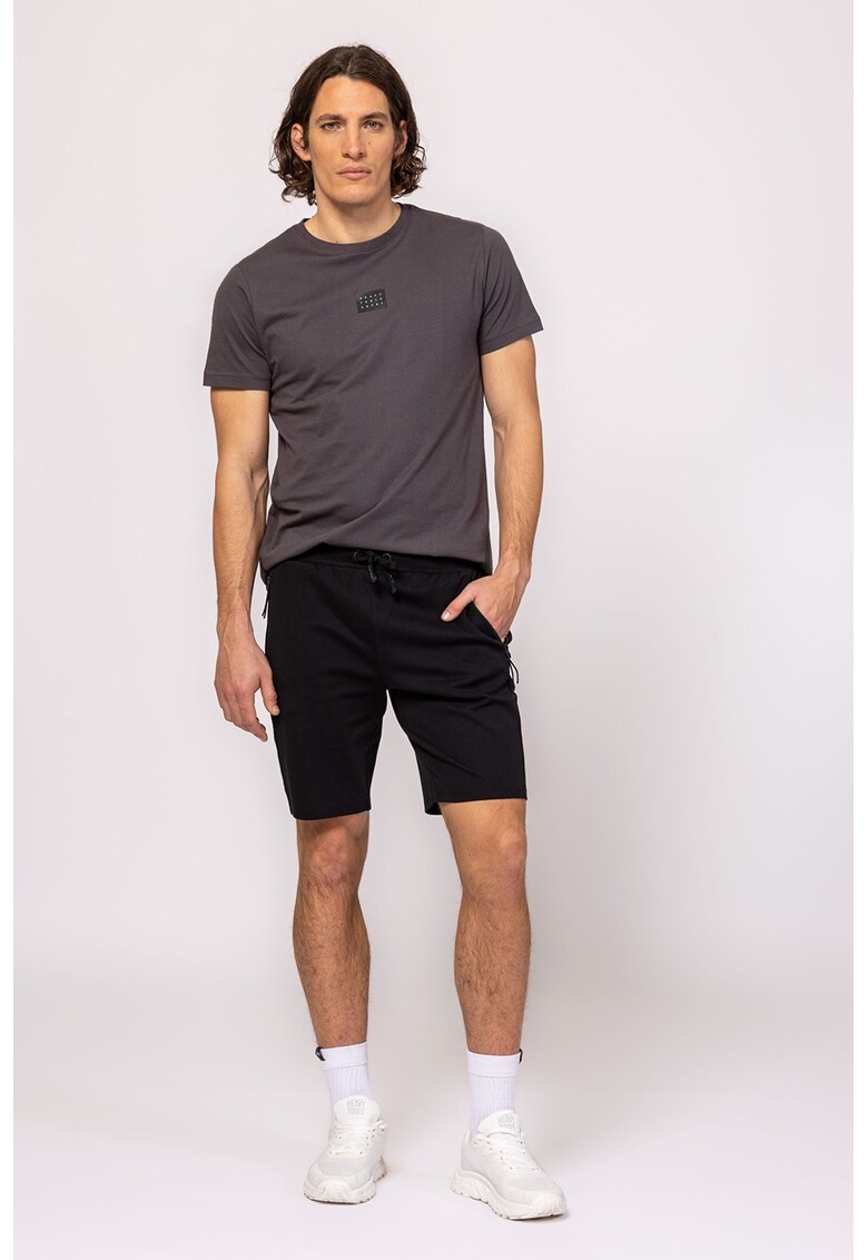 Pantaloni scurti cu model uni si snur de ajustare