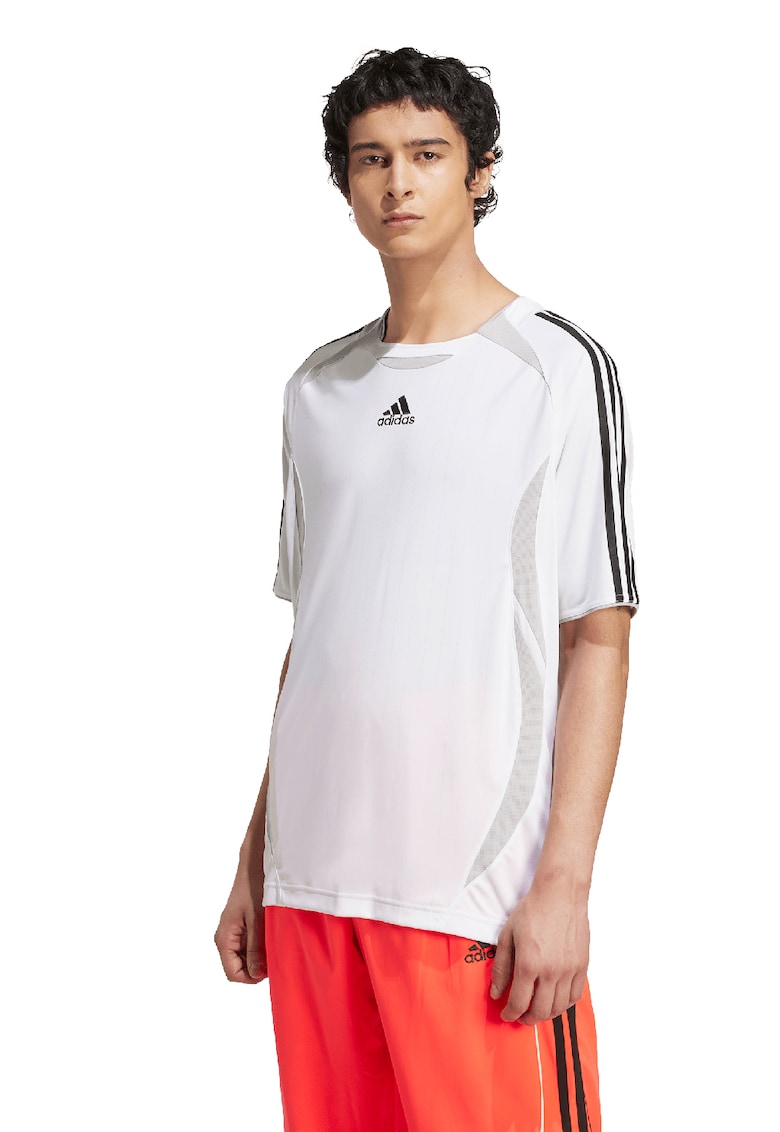 Tricou cu decolteu la baza gatului si garnituri contrastante Tricou cu decolteu la baza gatului si garnituri contrastante