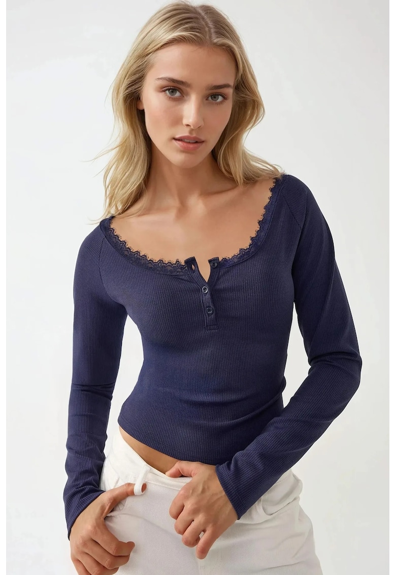 Bluza dama - top slim fit cu maneca lunga - detaliu din dantela - albastru - jerseu