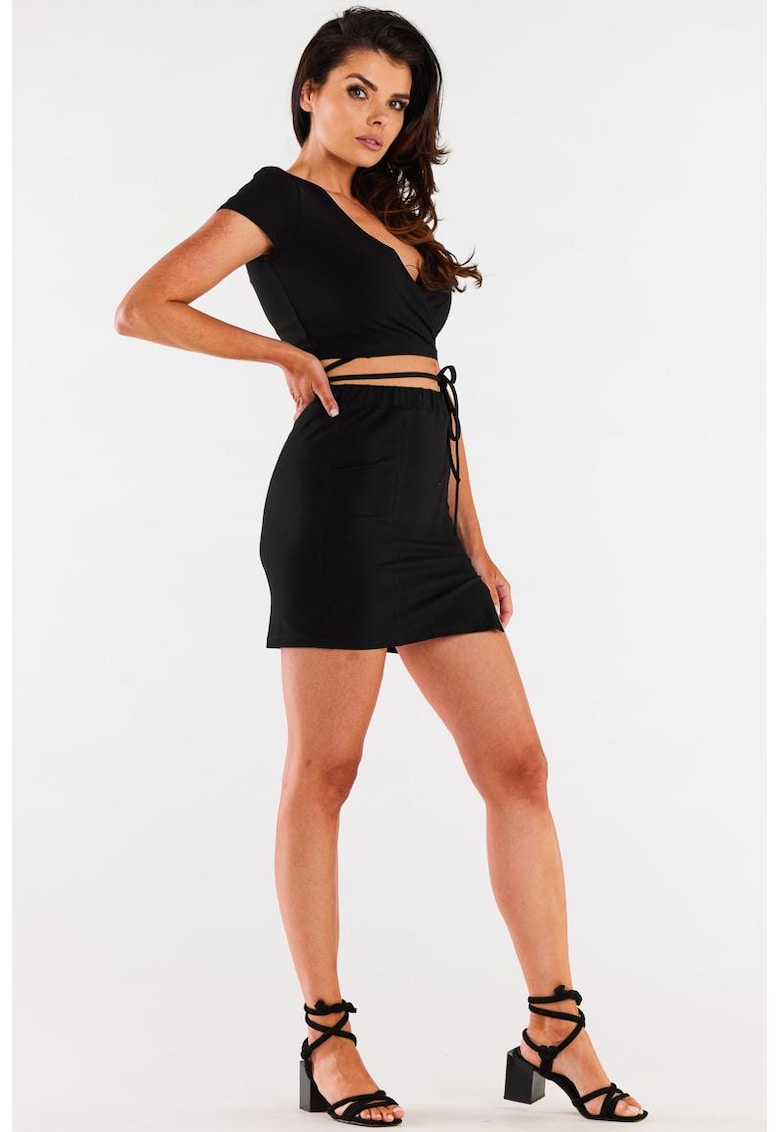 Fusta scurta cu slit lateral