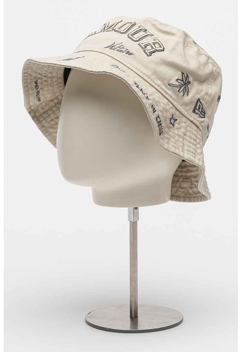 Sapca bucket cu detaliu brodat