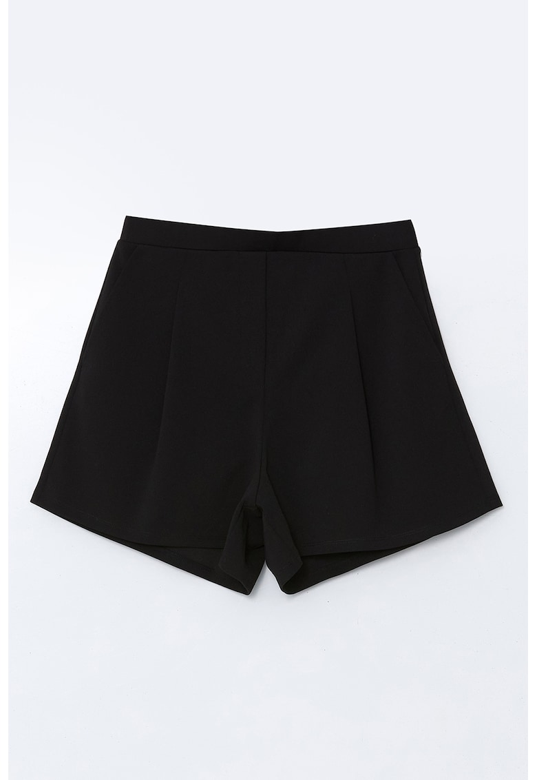 Pantaloni scurti cu croiala dreapta si buzunare