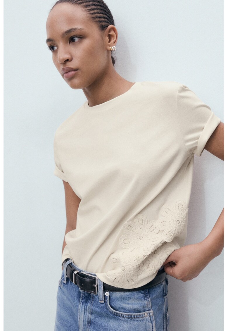 Tricou din bumbac cu broderie florala