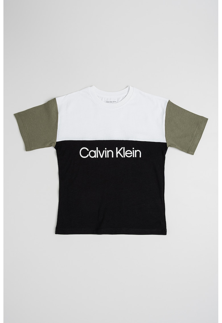 Tricou cu model colorblock si imprimeu logo Tricou cu model colorblock si imprimeu logo