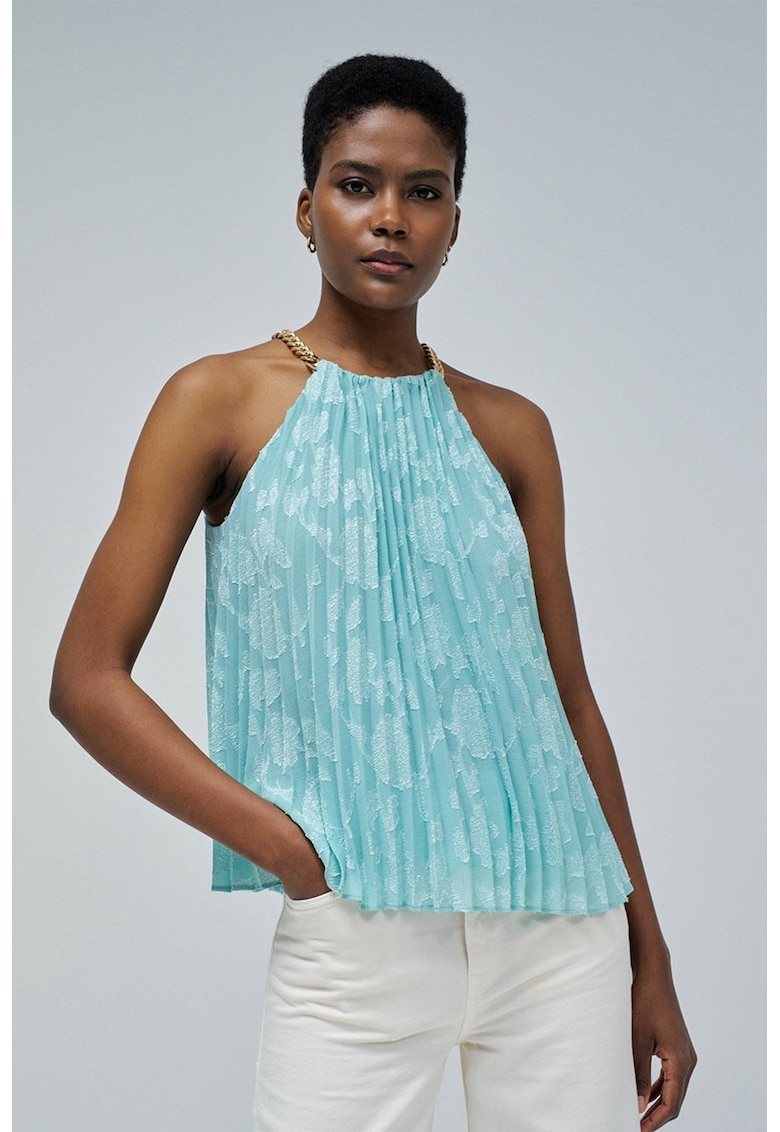 Top plisat cu detaliu cu lant