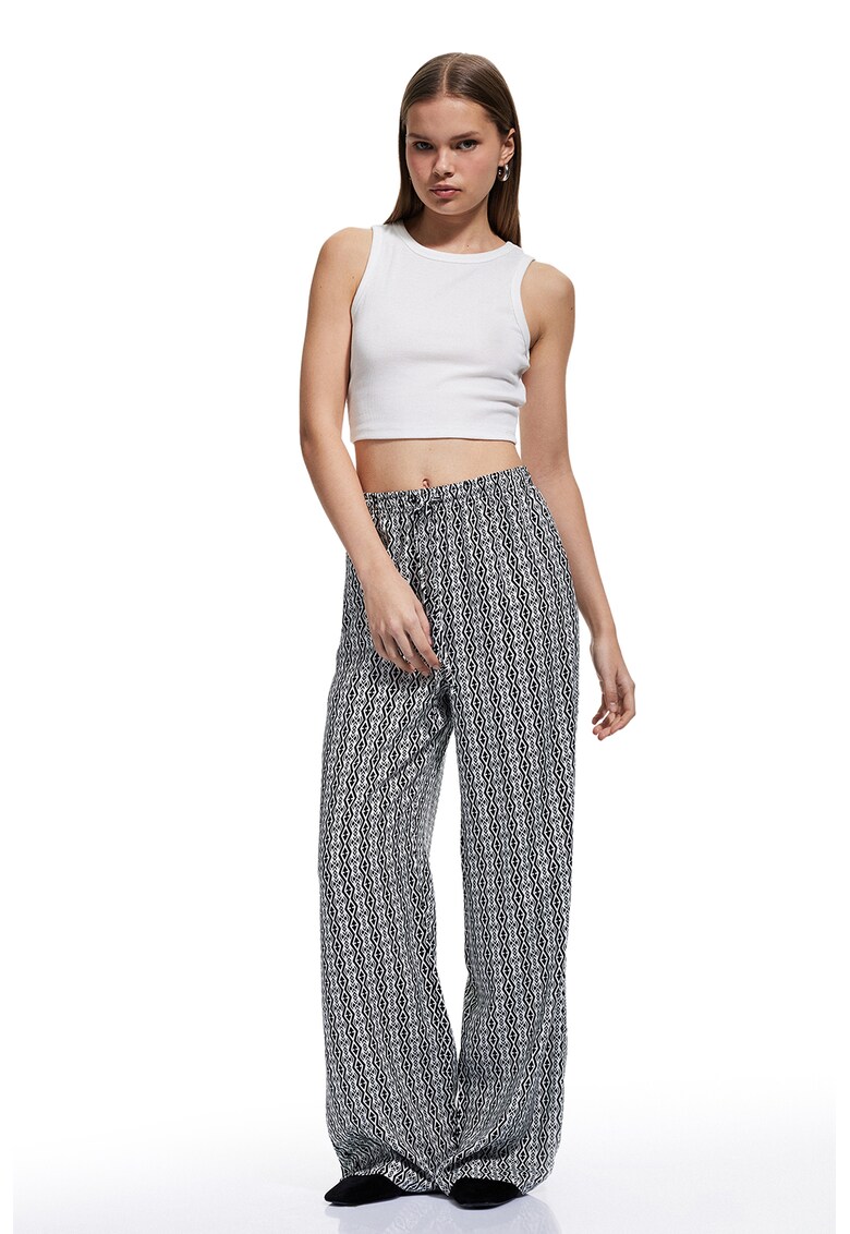 Pantaloni cu croiala ampla si talie inalta